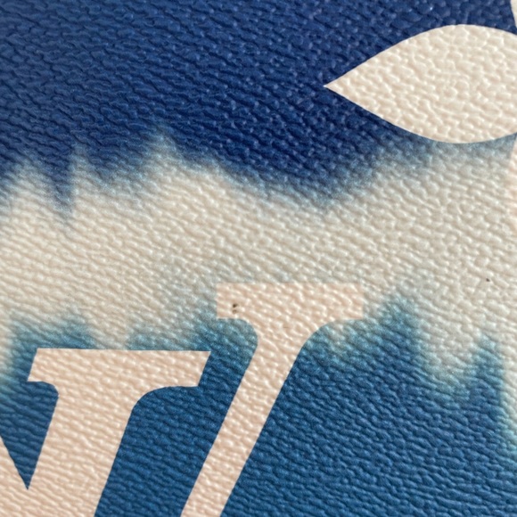 Louis Vuitton Escale Toiletry 26 RARE FIND - Picture 6 of 8